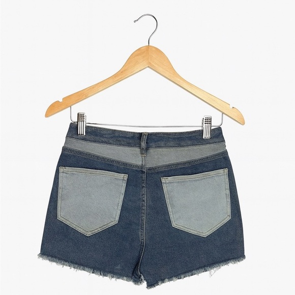 Junior’s SO patchwork high rise shortie shorts. Size 7. 28” waist, 2.5” inseam - Picture 2 of 2